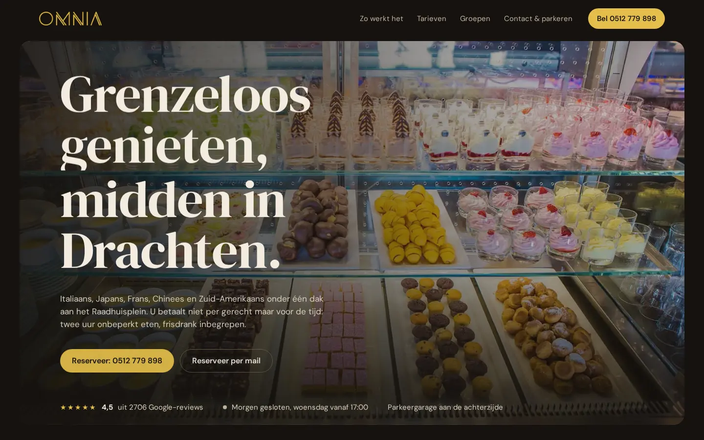 Richting A: donkere homepage met de dessertvitrine en het gouden logo