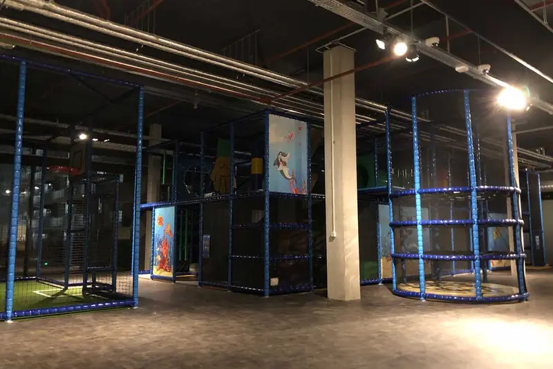 De binnenspeeltuin van Omnia